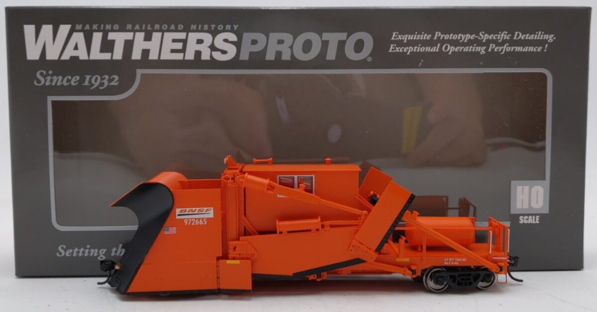 Walthers 920-110109 HO Scale BNSF Jordan Spreader #972665