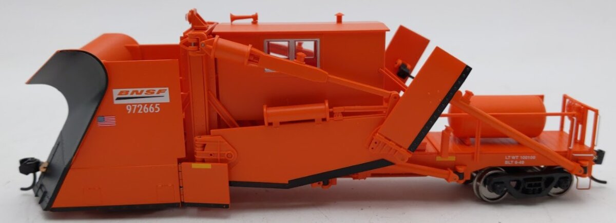 Walthers 920-110109 HO Scale BNSF Jordan Spreader #972665