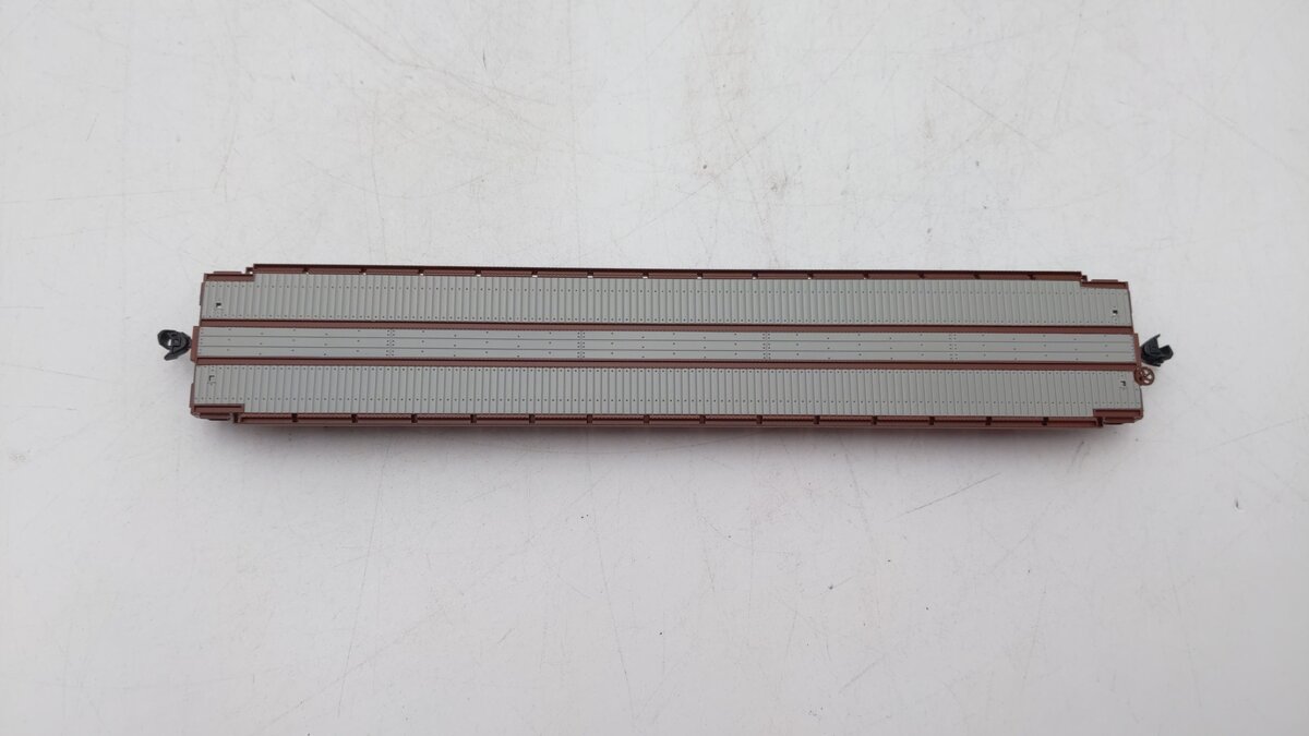 Walthers 910-5361 HO BNSF RTR 60' Pullman-Standard Flatcar #584970