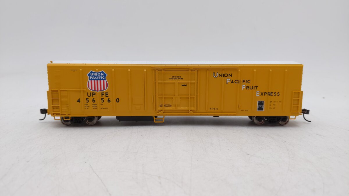Walthers 910-3921 HO Union Pacific 57' Mechanical Reefer #456560