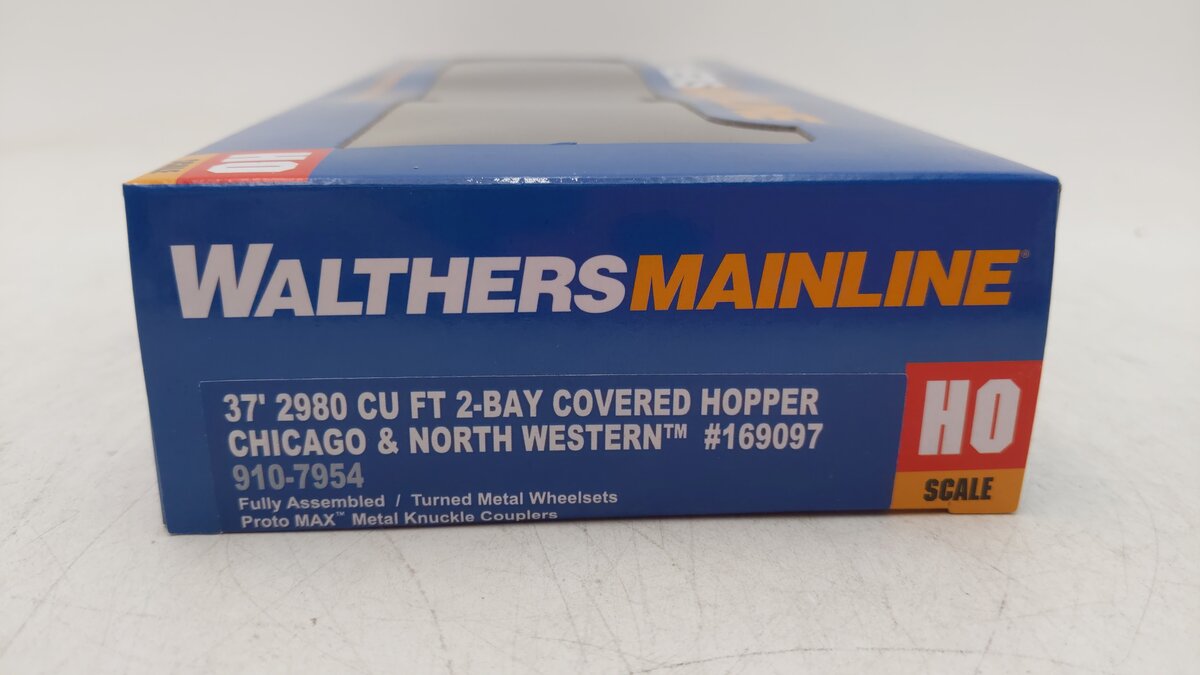 Walthers 910-7954 Chicago & North Western 2-Bay Covered Hopper #169097