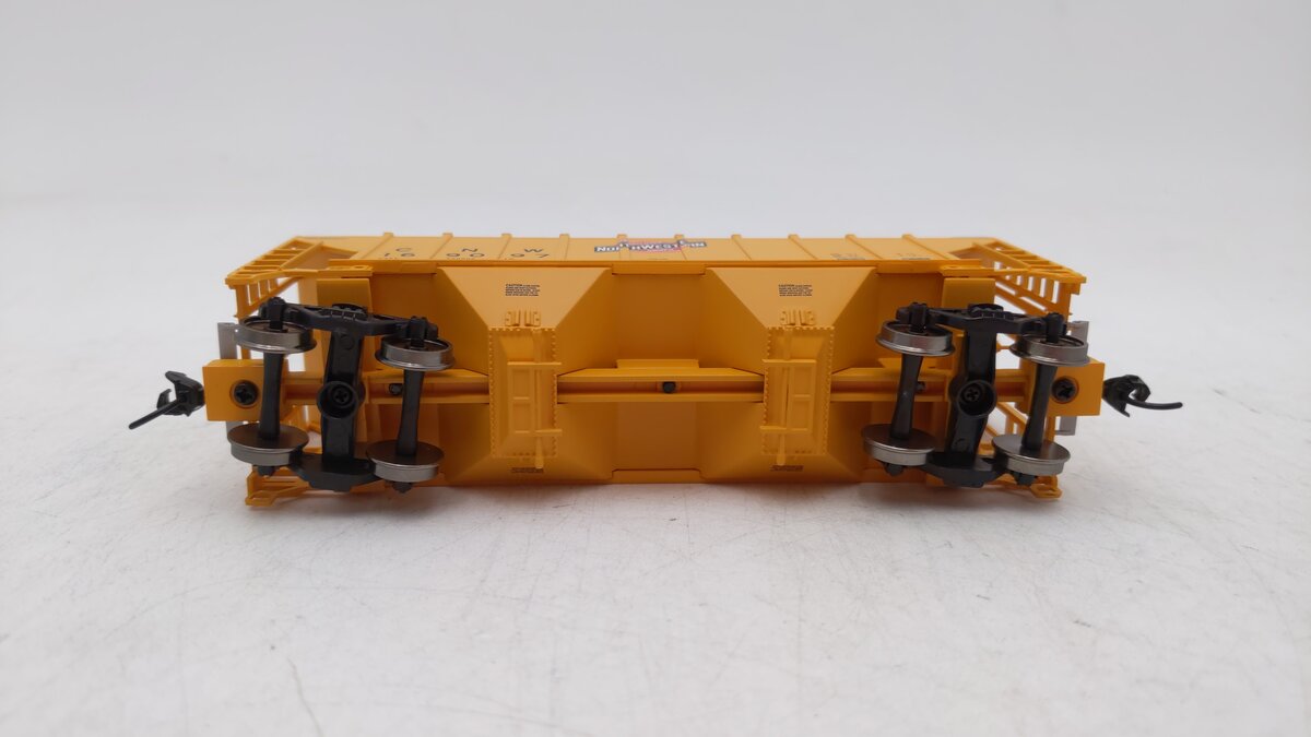Walthers 910-7954 Chicago & North Western 2-Bay Covered Hopper #169097