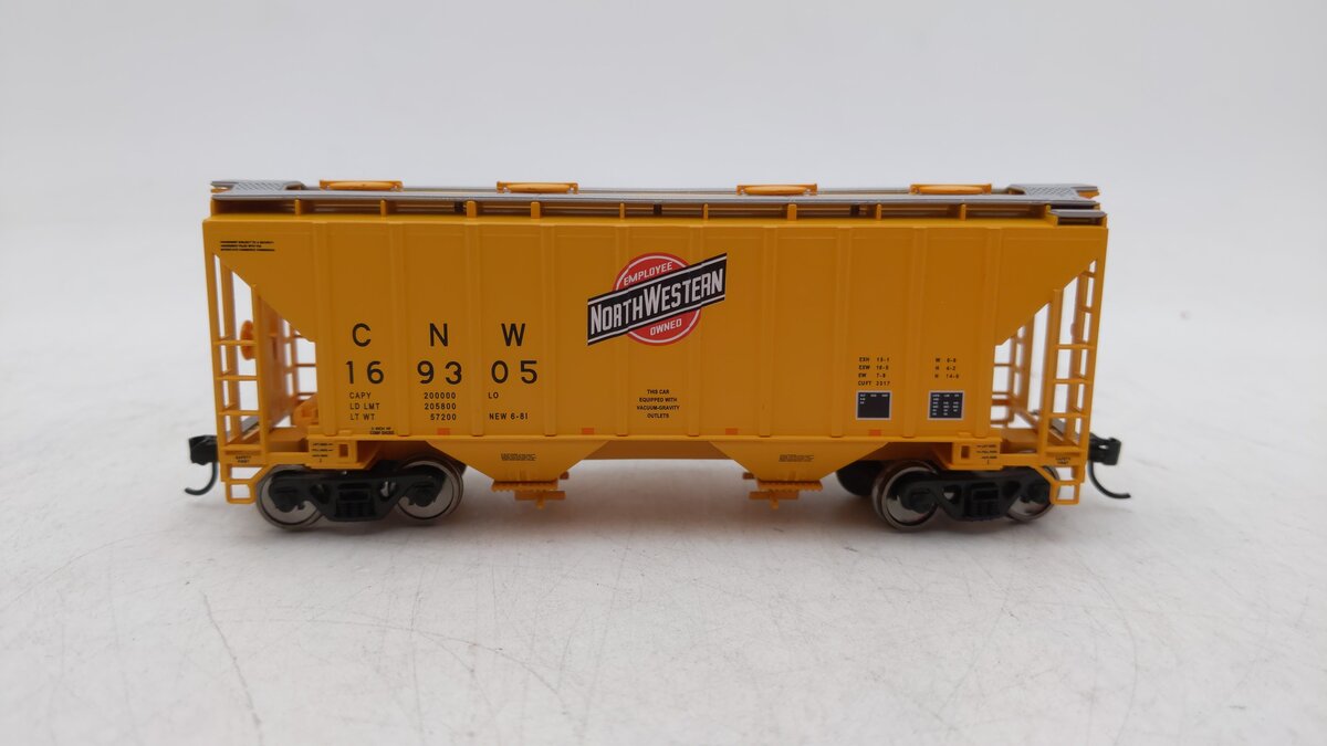 Walthers 910-7957 HO Chicago & North Western 2-Bay Covered Hopper #169305