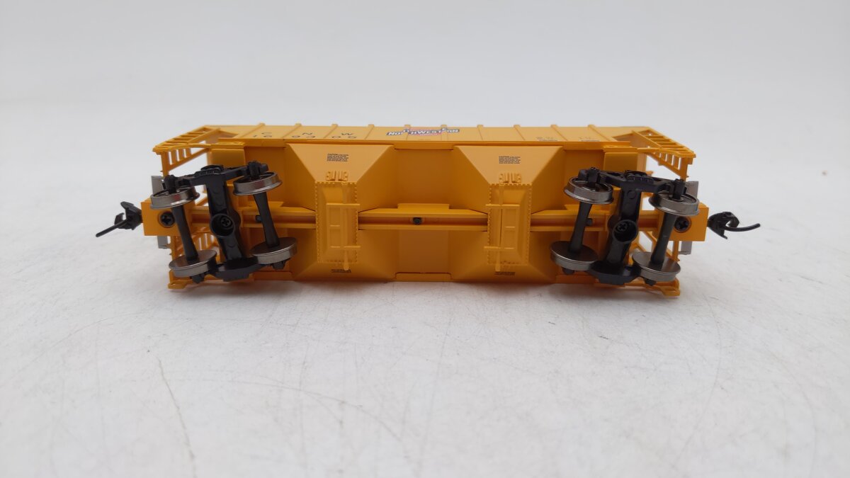 Walthers 910-7957 HO Chicago & North Western 2-Bay Covered Hopper #169305