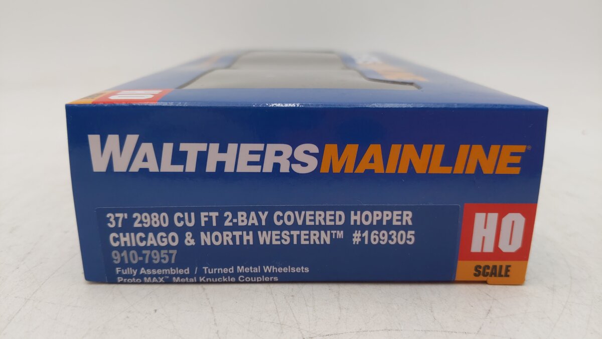 Walthers 910-7957 HO Chicago & North Western 2-Bay Covered Hopper #169305