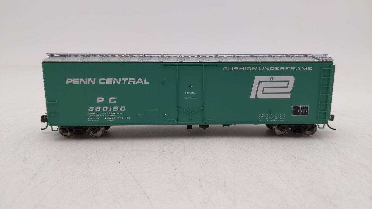 Walthers 910-2820 HO Penn Central 50' PC&F Insulated Boxcar #360190