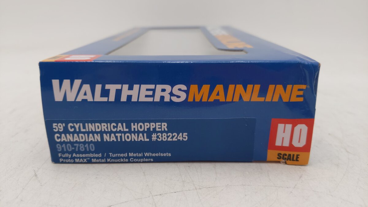 Walthers 910-7810 HO Canadian National 59' Cylindrical Hopper #382245
