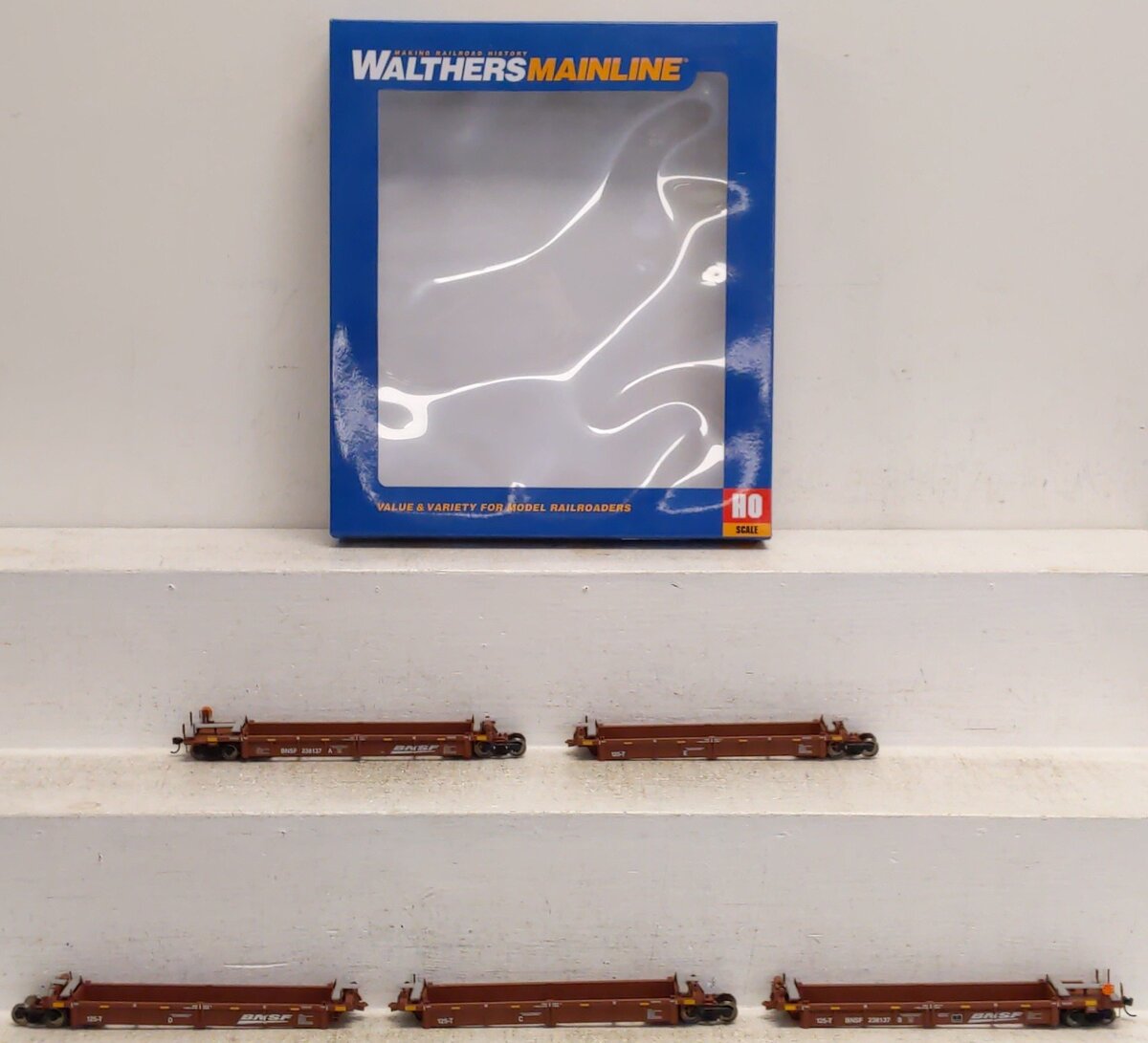 Walthers 910-55641 HO BNSF Red Thrall Rebuilt 40' Well Car #238137 (Set of 5)