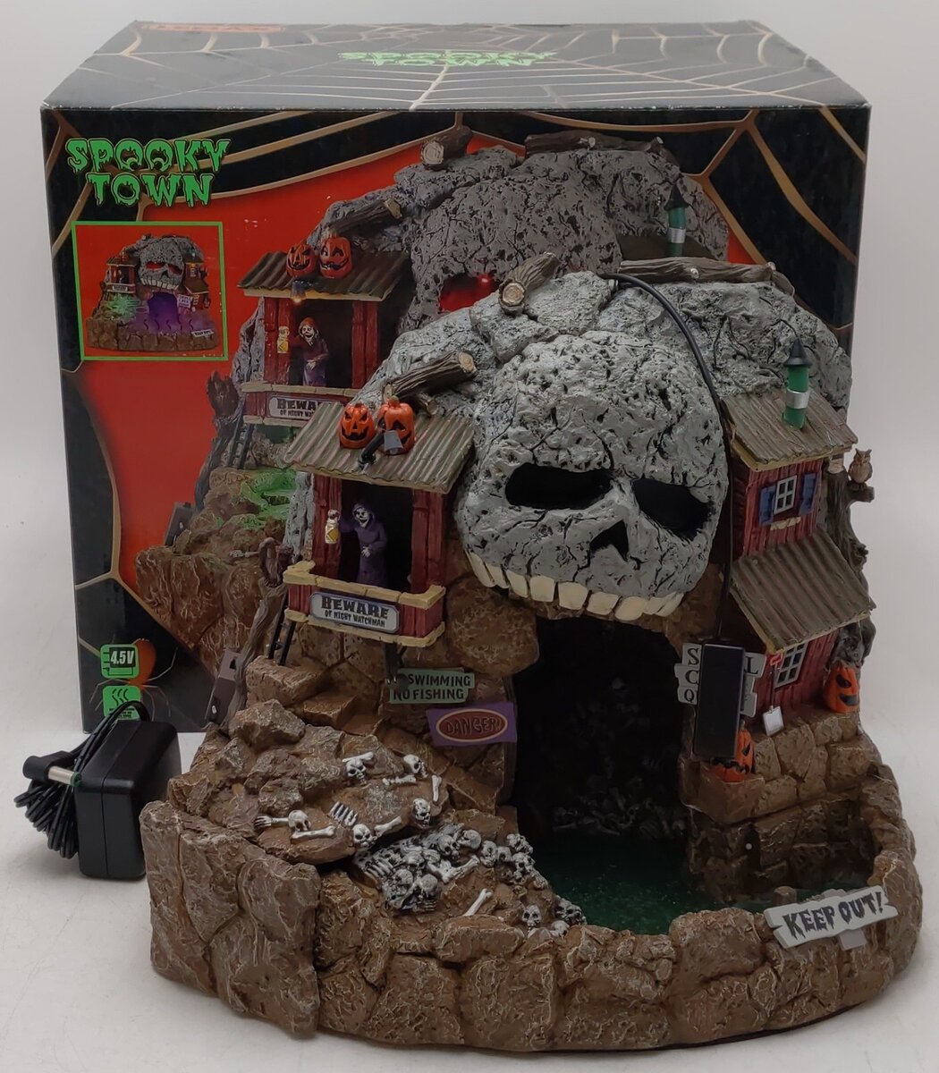 Lemax 14822 Spooky Town Skull Cave Quarry Ceramic Cave Building EX/Box