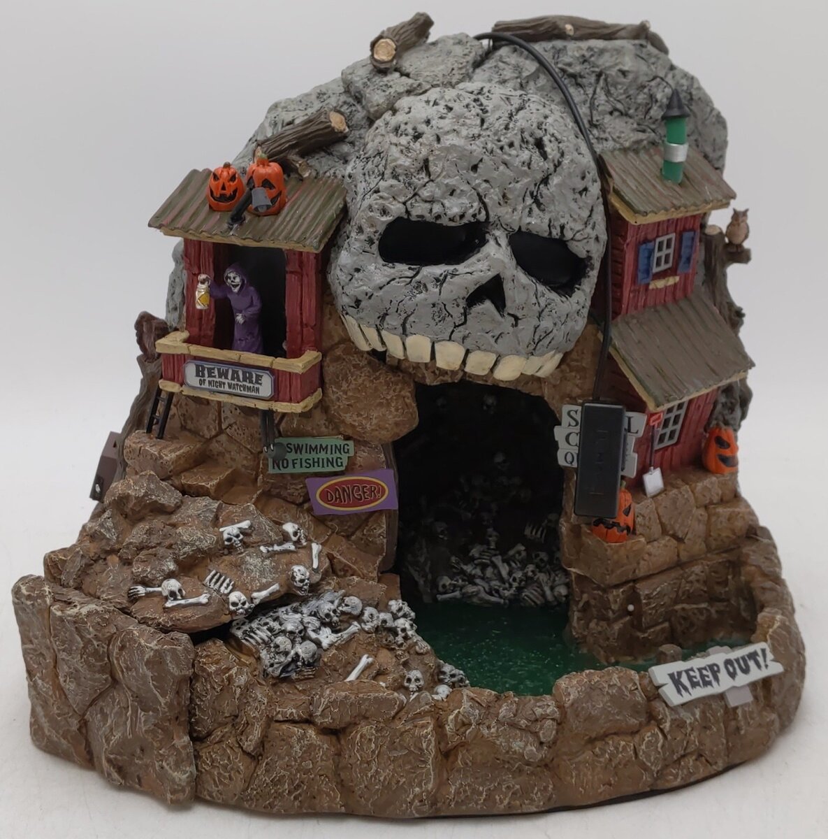 Lemax 14822 Spooky Town Skull Cave Quarry Ceramic Cave Building EX/Box