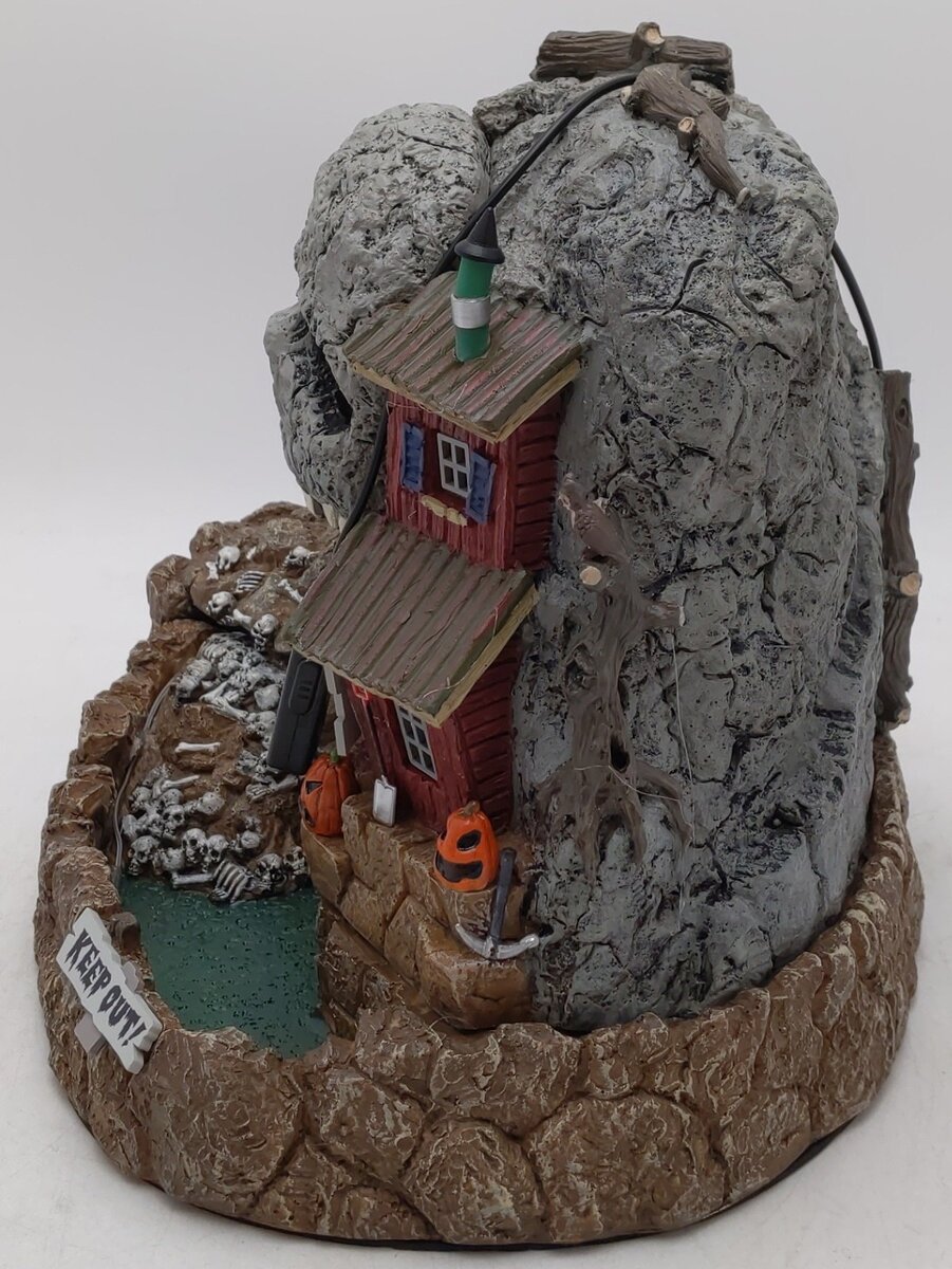 Lemax 14822 Spooky Town Skull Cave Quarry Ceramic Cave Building EX/Box