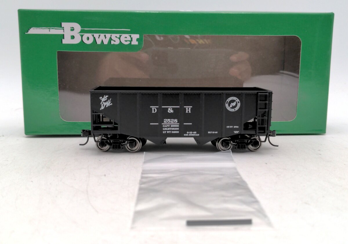 Bowser 42262 HO Delaware and Hudson 55-Ton Fishbelly Hopper #2528