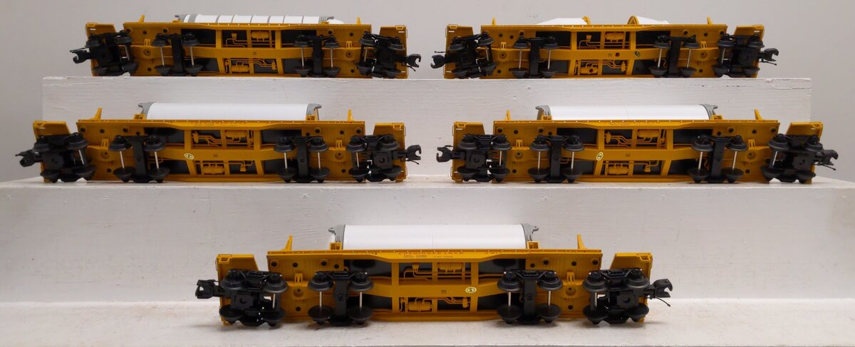 Lionel 2226430 O Union Pacific Rocket Booster Flatcar with Rocket (Set of 5)