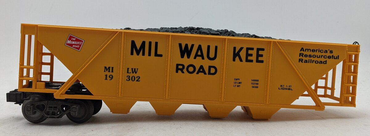 Lionel 6-19302 O Gauge Milwaukee Road Hopper #19302 with Coal Load EX/Box