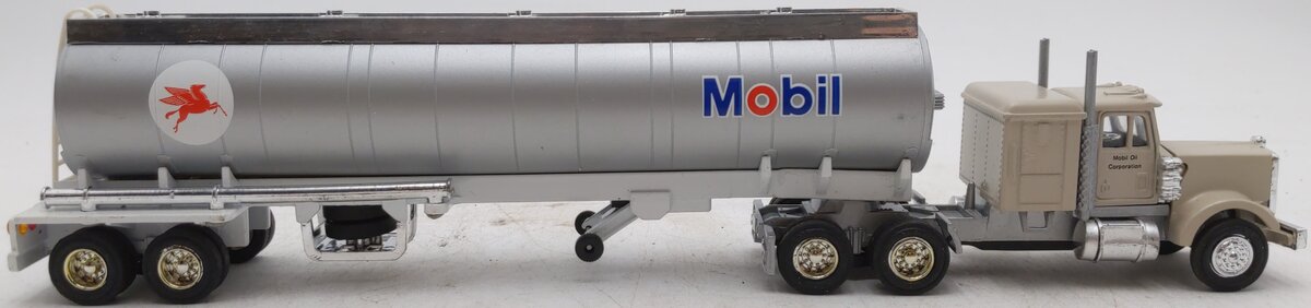 Lionel 6-12808 O Gauge Mobil Tank-Tractor Trailer Truck LN/Box