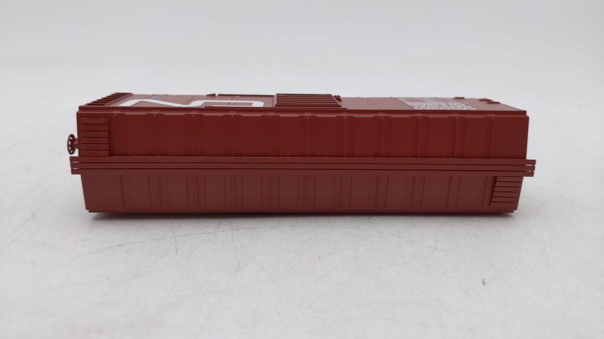 Bowser 42704 HO Canadian National 40' Boxcar RTR #548029