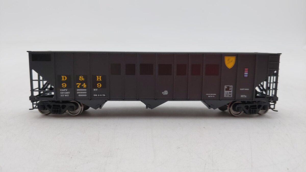 Bowser 42378 HO Delaware & Hudson ex Reading 100-Ton 3-Bay Open Hopper #9749