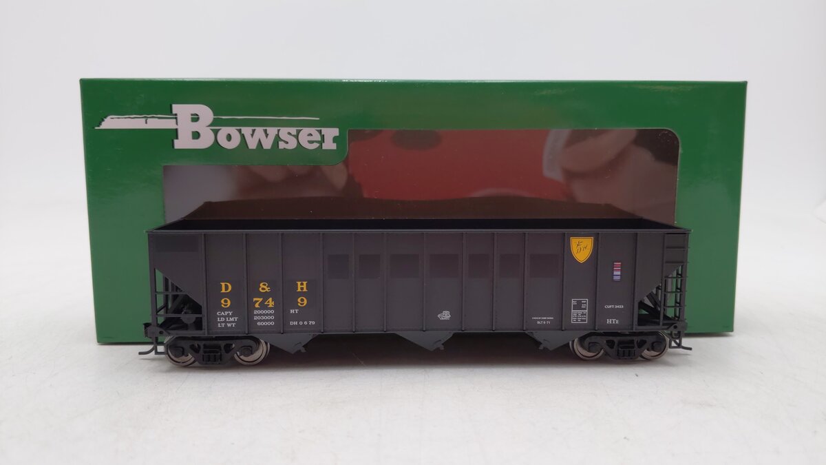 Bowser 42378 HO Delaware & Hudson ex Reading 100-Ton 3-Bay Open Hopper #9749
