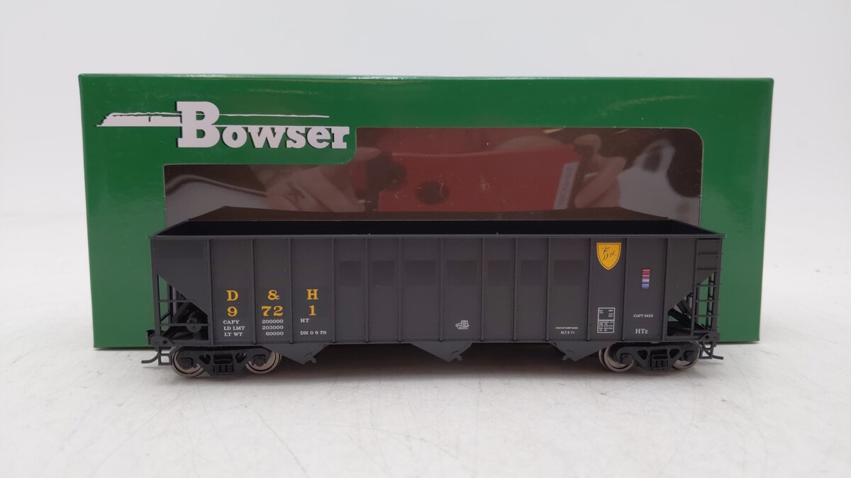 Bowser 42376 HO Delaware and Hudson ex Reading 100 Ton Hopper Ready-To-Run #9721