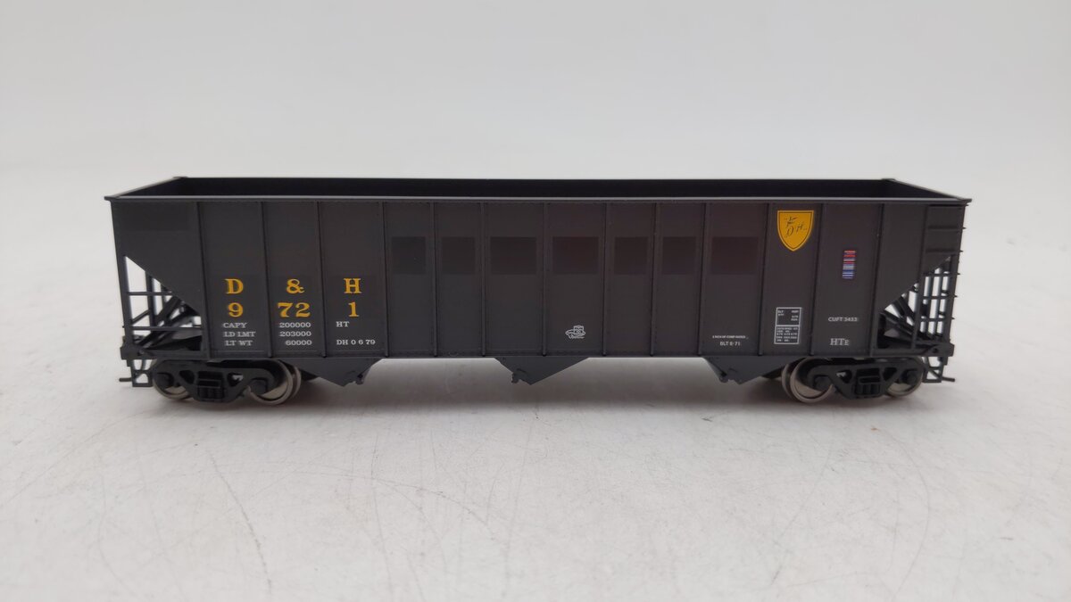 Bowser 42376 HO Delaware and Hudson ex Reading 100 Ton Hopper Ready-To-Run #9721