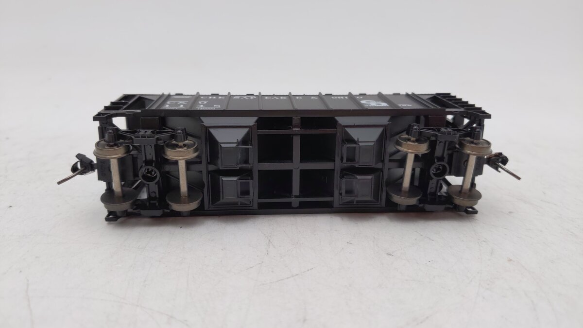 Bowser 42748 HO Chesapeake & Ohio 70t 2-Bay Covered Hopper #1148