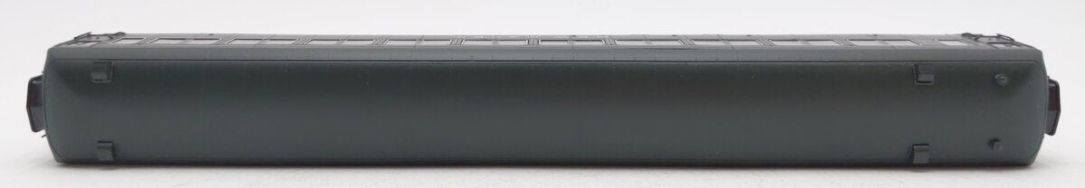 Rapido Trains 109117 HO New Haven 10-Window Coach, Full Skirt #8206