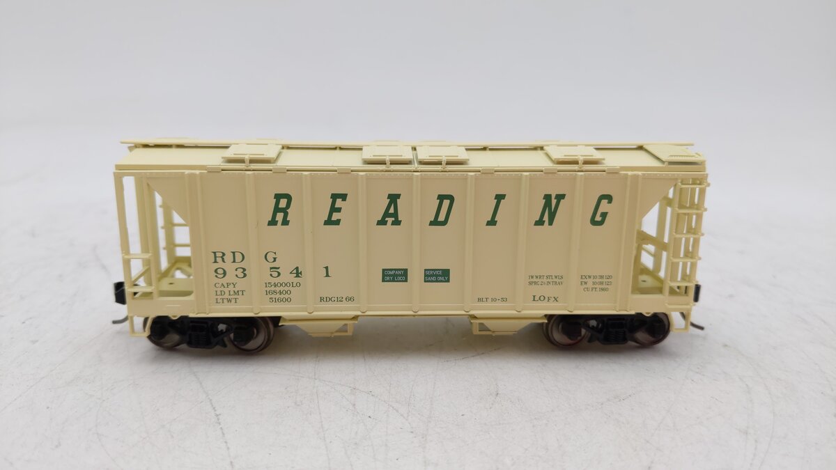 Bowser 42767 Ho Reading 70t 2-Bay Covered Hopper #93541