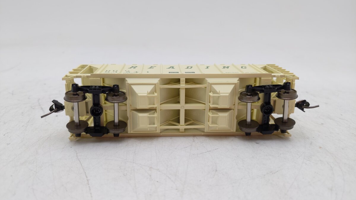 Bowser 42767 Ho Reading 70t 2-Bay Covered Hopper #93541