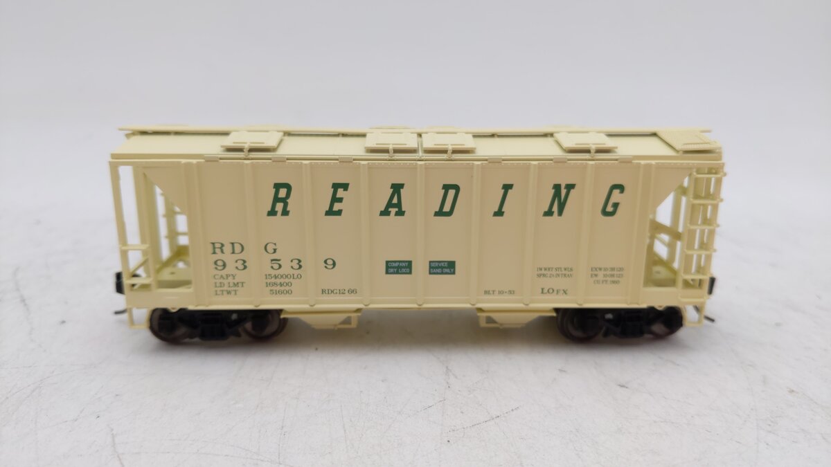 Bowser 42766 Ho Reading 70t 2-Bay Covered Hopper #93539