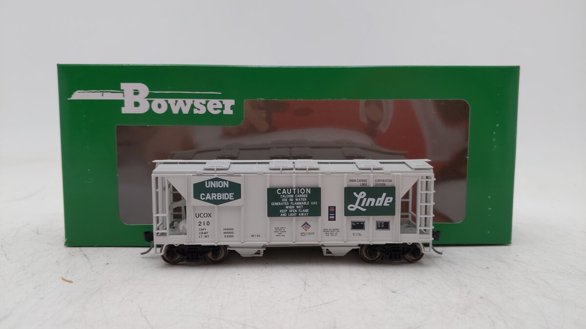 Bowser 42773 HO Union Carbide Linde 70-Ton 2-Bay Covered Hopper RTR #210