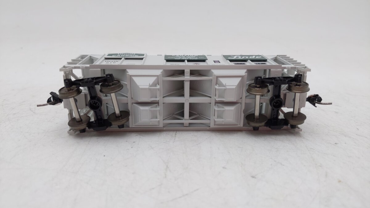 Bowser 42773 HO Union Carbide Linde 70-Ton 2-Bay Covered Hopper RTR #210