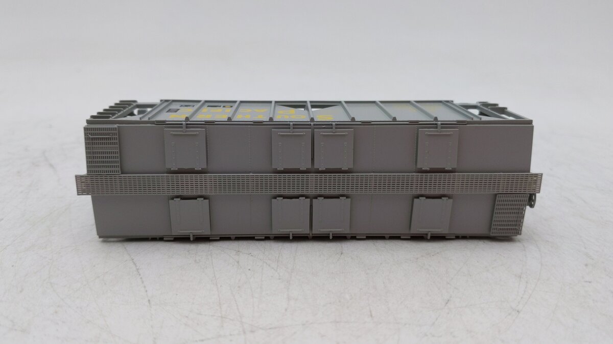 Bowser 42768 HO SP 70-Ton 2-Bay Covered Hopper with Open Sides RTR #400298