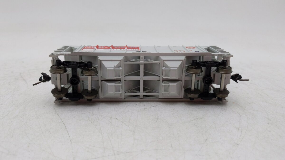 Bowser 42752 HO Dewey Portland Cement 70-Ton 2-Bay Covered Hopper #212