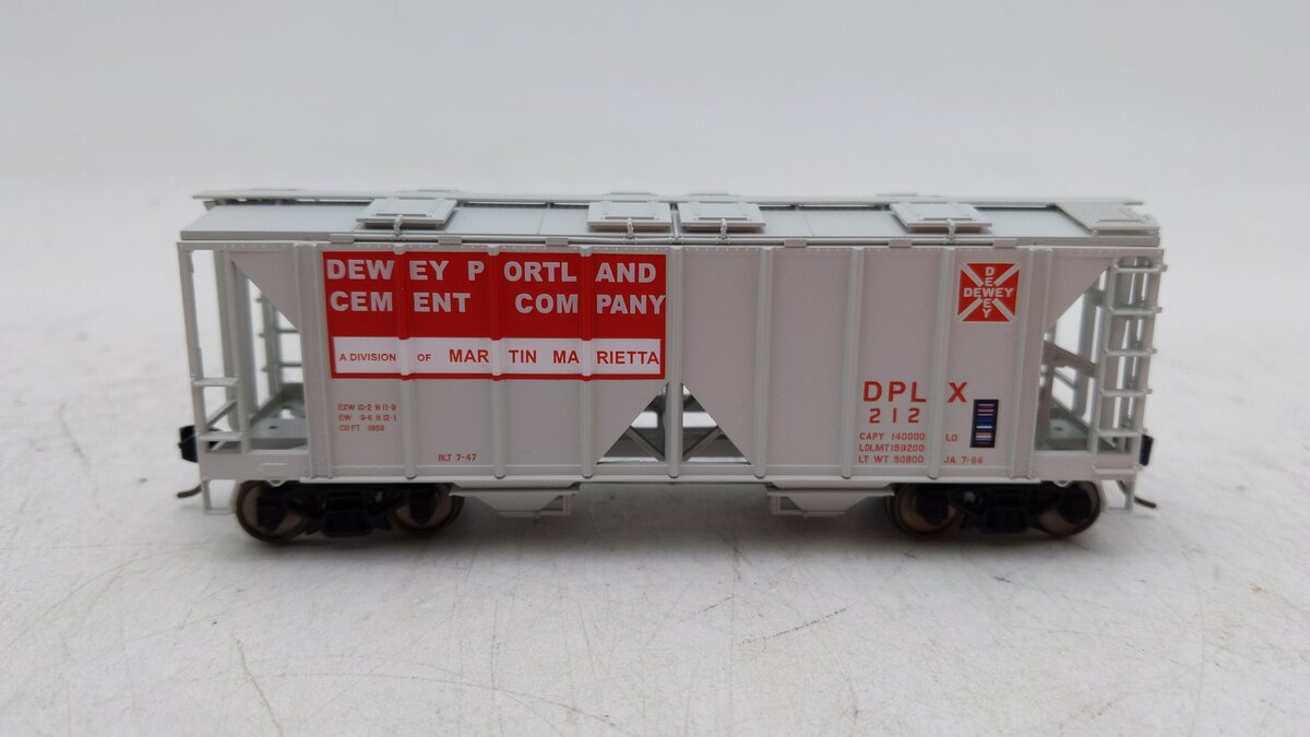 Bowser 42752 HO Dewey Portland Cement 70-Ton 2-Bay Covered Hopper #212