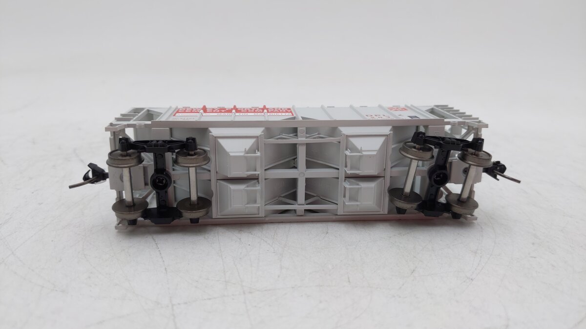 Bowser 42750 HO Dewey Portland 70t 2-Bay Covered Hopper #203