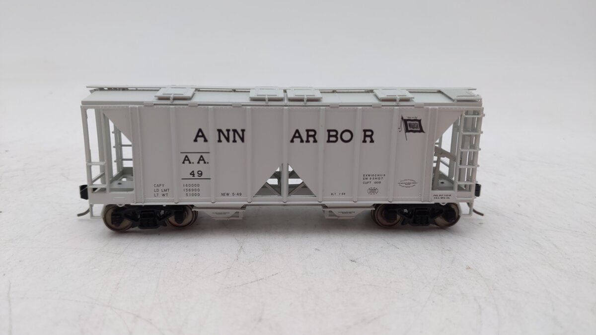 Bowser 42743 HO Ann Arbor 70-Ton 2-Bay Covered Hopper Ready-To-Run #49