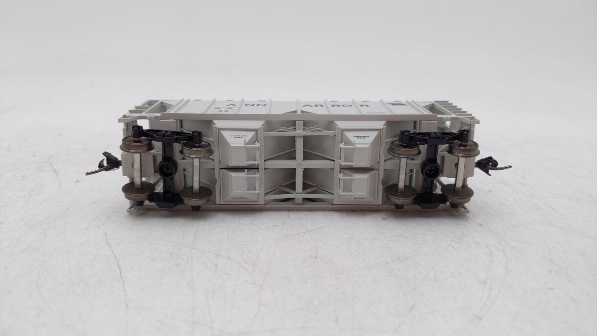 Bowser 42743 HO Ann Arbor 70-Ton 2-Bay Covered Hopper Ready-To-Run #49
