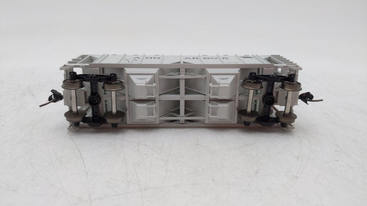 Bowser 42742 HO Ann Arbor 70-Ton 2-Bay Covered Hopper Ready-To-Run #41