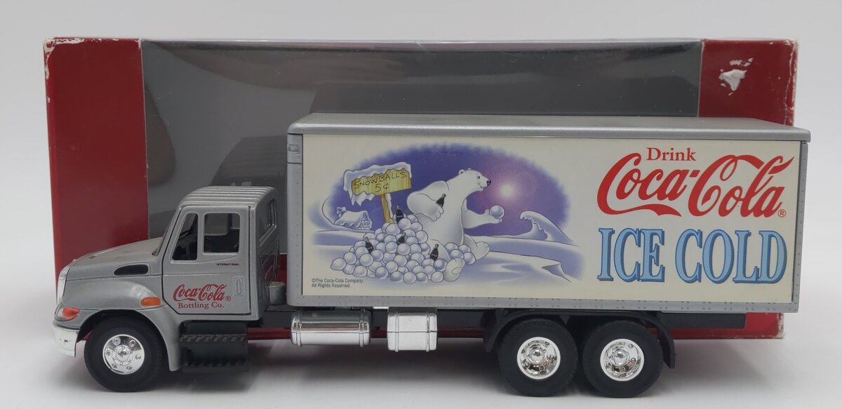 K-Line K872-009 1:48 Coca-Cola Delivery Truck Polar Bear Snowballs Die Cast EX/Box