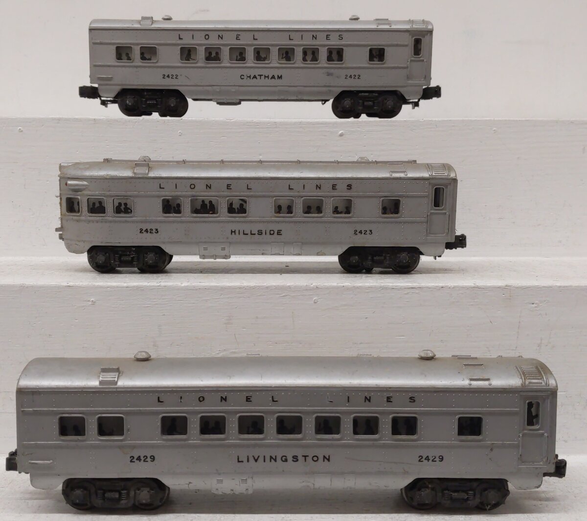 Lionel Vintage O Lionel Lines Lighted Passenger Cars #2422/2423/2429 VG