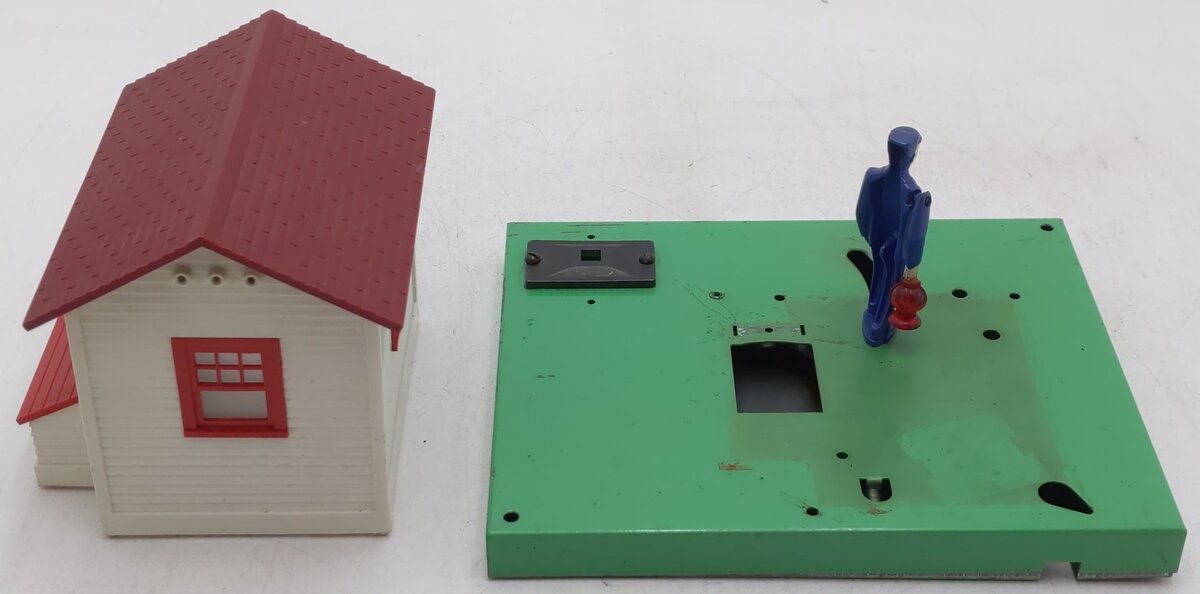 Lionel 145 Vintage O Gauge Operating Gateman/Box