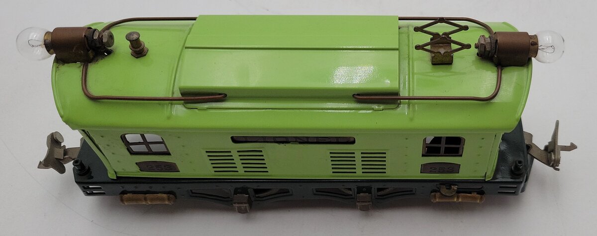 Lionel 253 Vintage O Prewar Green Tinplate Electric Locomotive