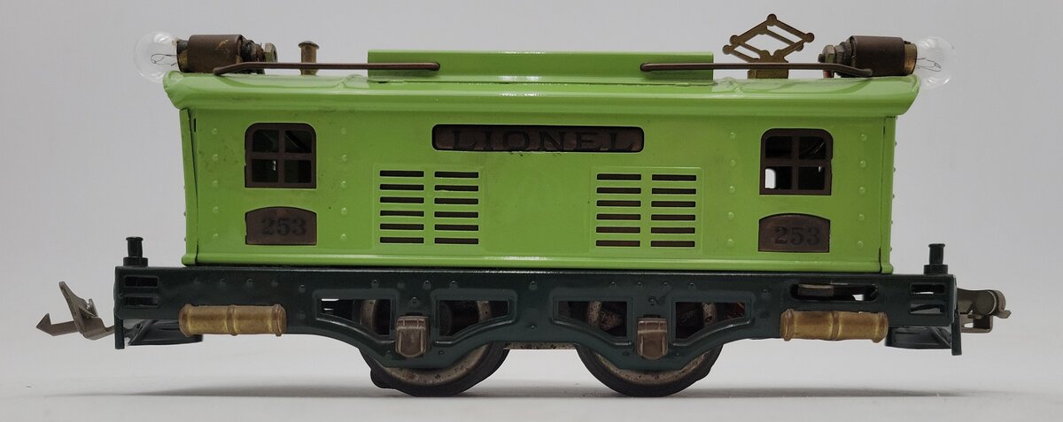 Lionel 253 Vintage O Prewar Green Tinplate Electric Locomotive