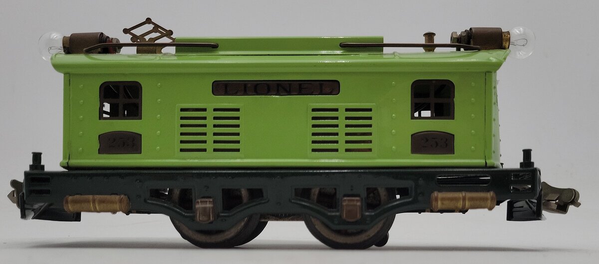Lionel 253 Vintage O Prewar Green Tinplate Electric Locomotive