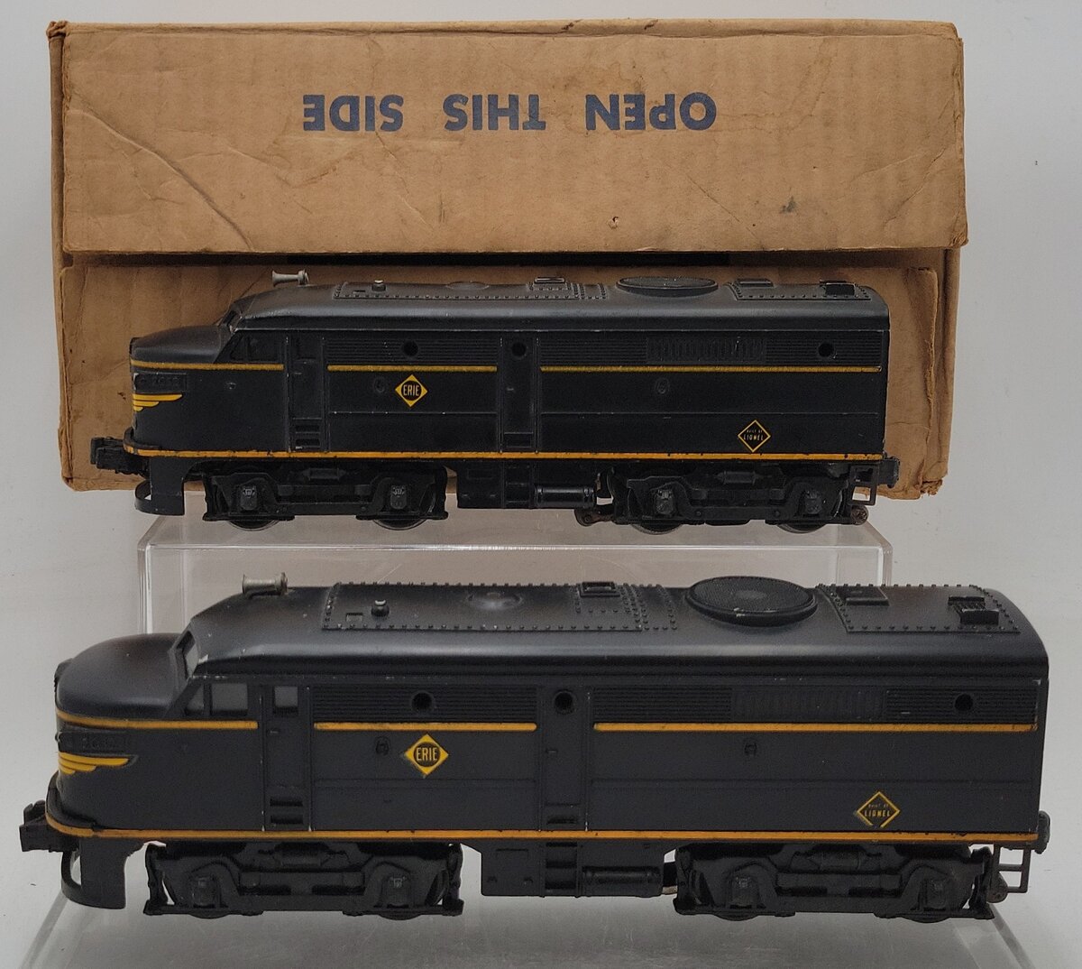Lionel 2032 Vintage O Erie Alco AA Diesel Locomotive Set VG/Box