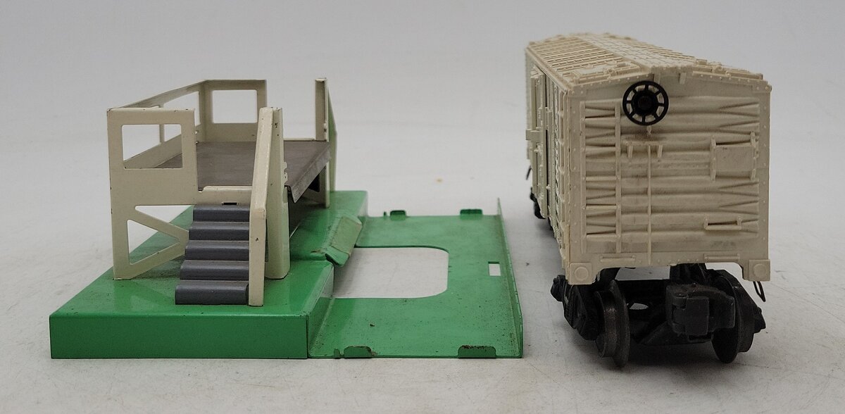 Lionel 3472 O Vintage Operating Milk Car with Platform VG/Box