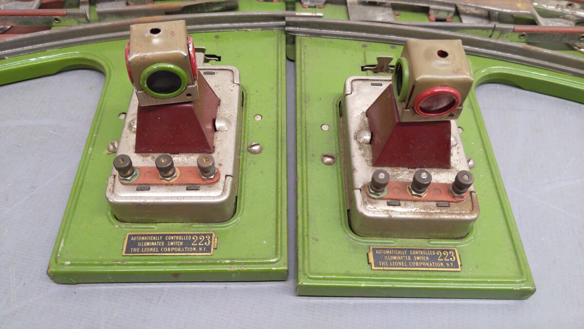 Lionel 223 Vintage Standard Gauge Left-Hand & Right-Hand Remote Switches - Pair VG