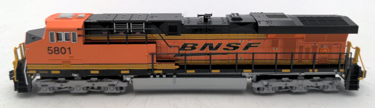 Kato 176-8952-S N BNSF GE ES44AC Diesel Locomotive with ESU LokSound #5801