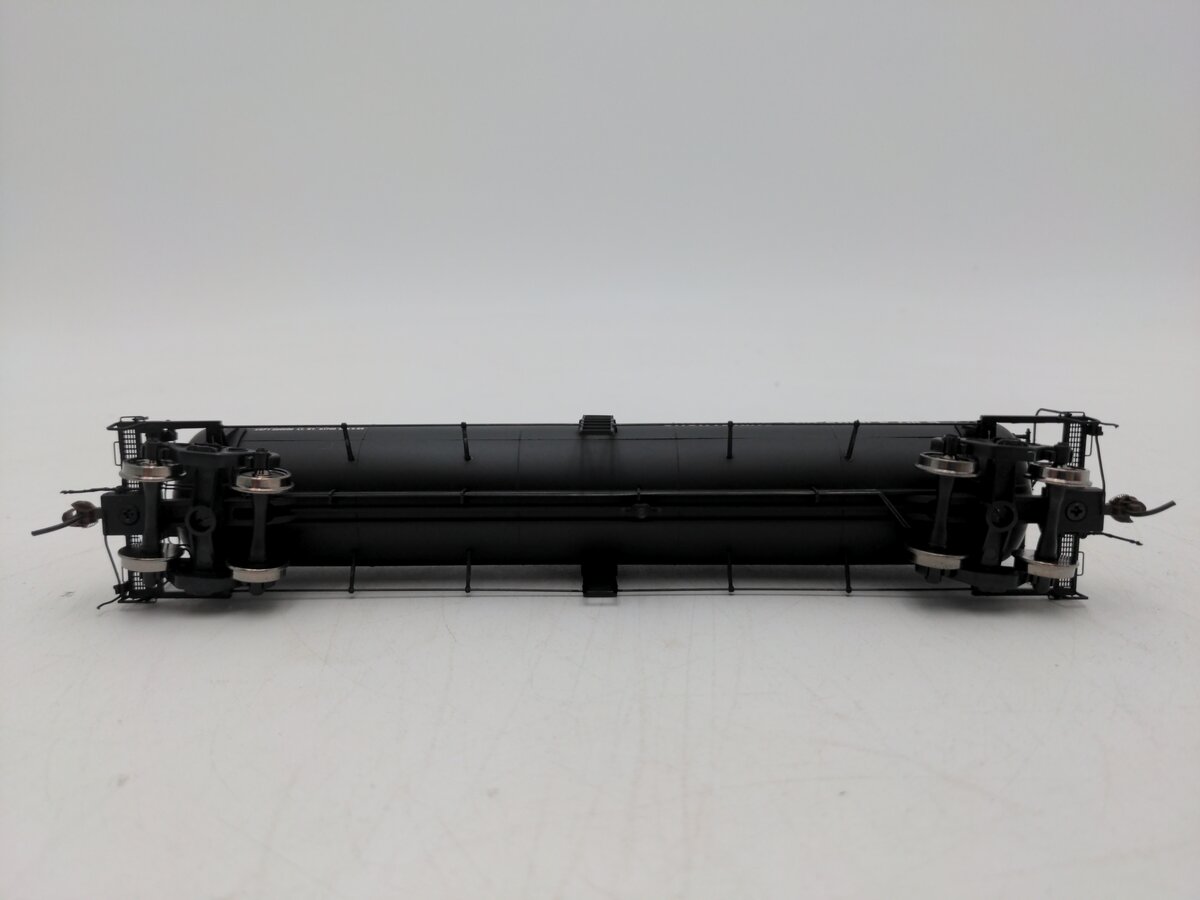 Atlas 20000263 HO Scale GATX Armour 20,700 Gallon Tankcar #8930