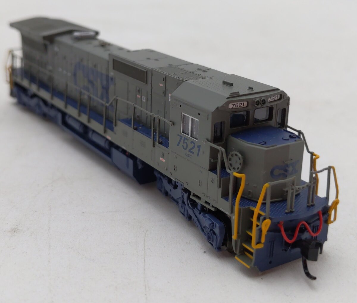 Atlas 51825 N Dash 8-40C, CSX/Stealth #7521